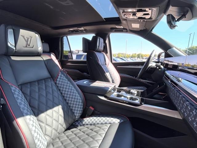 2026 Cadillac Escalade 4WD LV Platinum Sport &ndash; photo 10